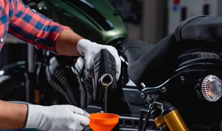 What’s the Difference Between 5w30 vs 10w30 Motorcycle Oil