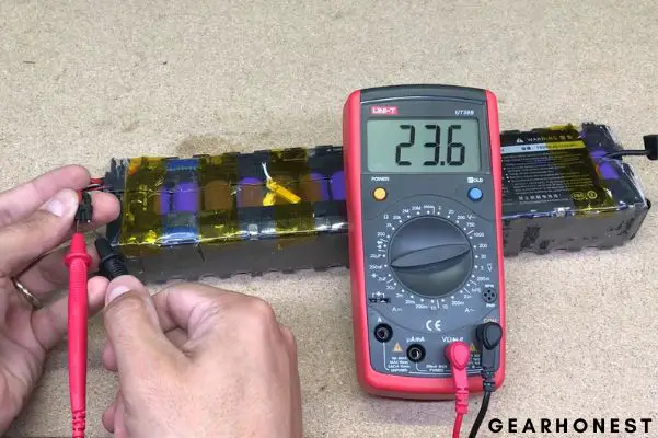 check the charging status of the battery using a voltmeter